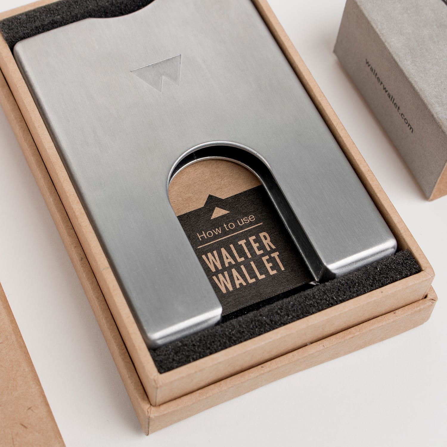 Metal wallet silver make it with words